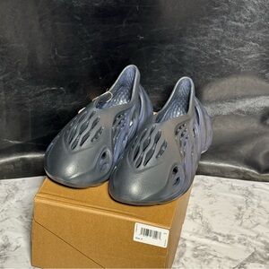 Yeezy foam RNR mineral blue